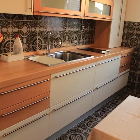 Lukacic Apartament *